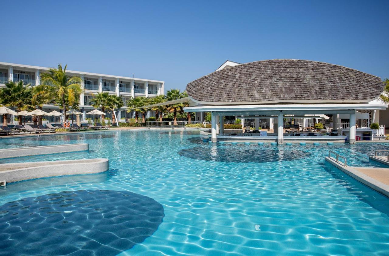 The Sands Khao Lak By Katathani - Sha Extra Plus Bagian luar foto The swimming pool at the resort