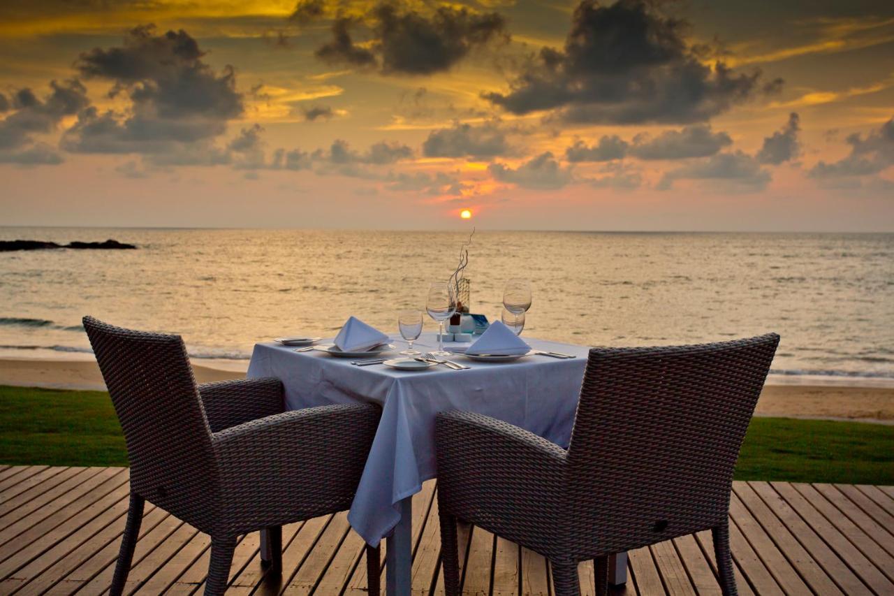 The Sands Khao Lak By Katathani - Sha Extra Plus Bagian luar foto Sunset at the beach