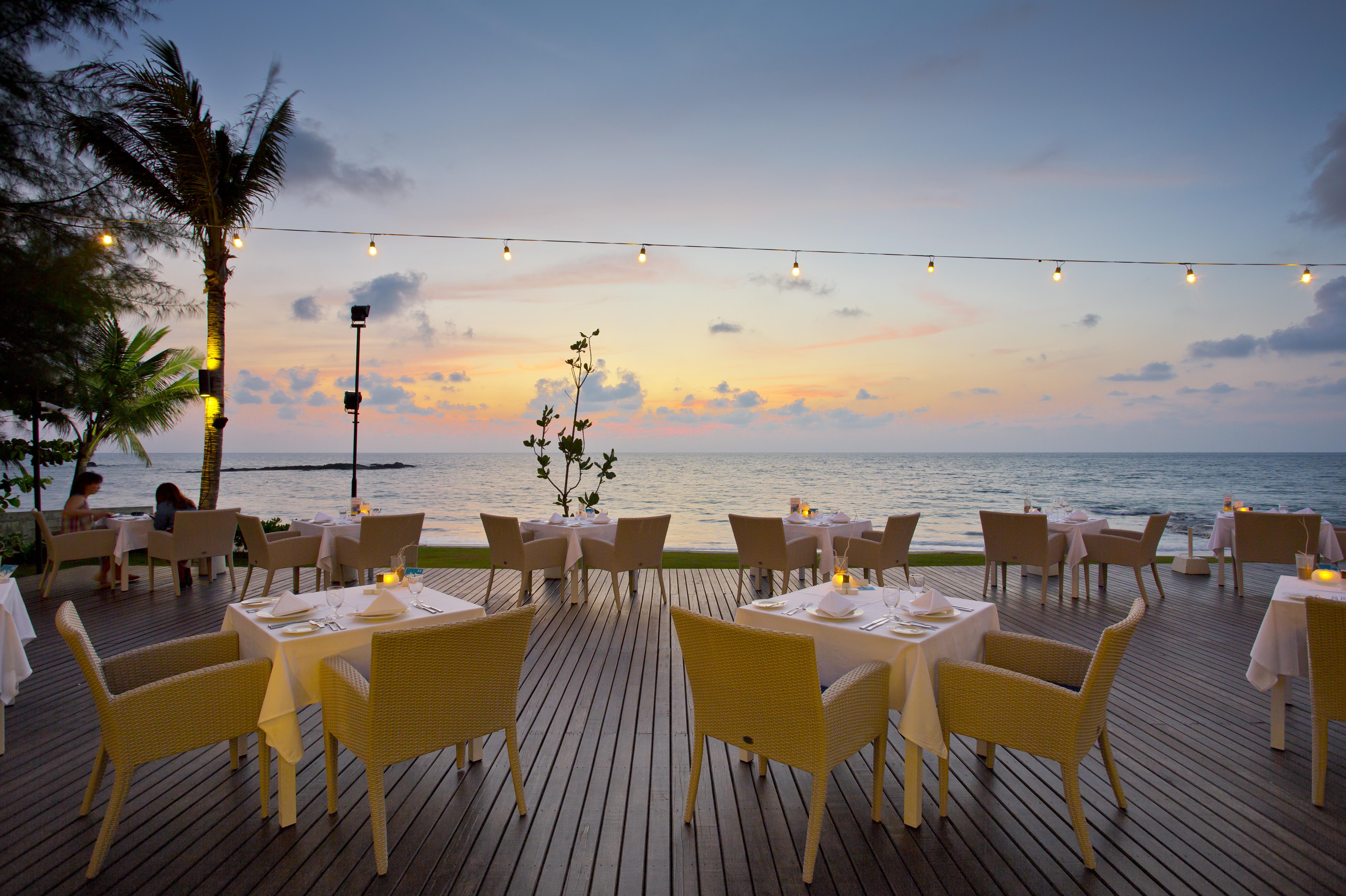 The Sands Khao Lak By Katathani - Sha Extra Plus Bagian luar foto Sunset at the beach
