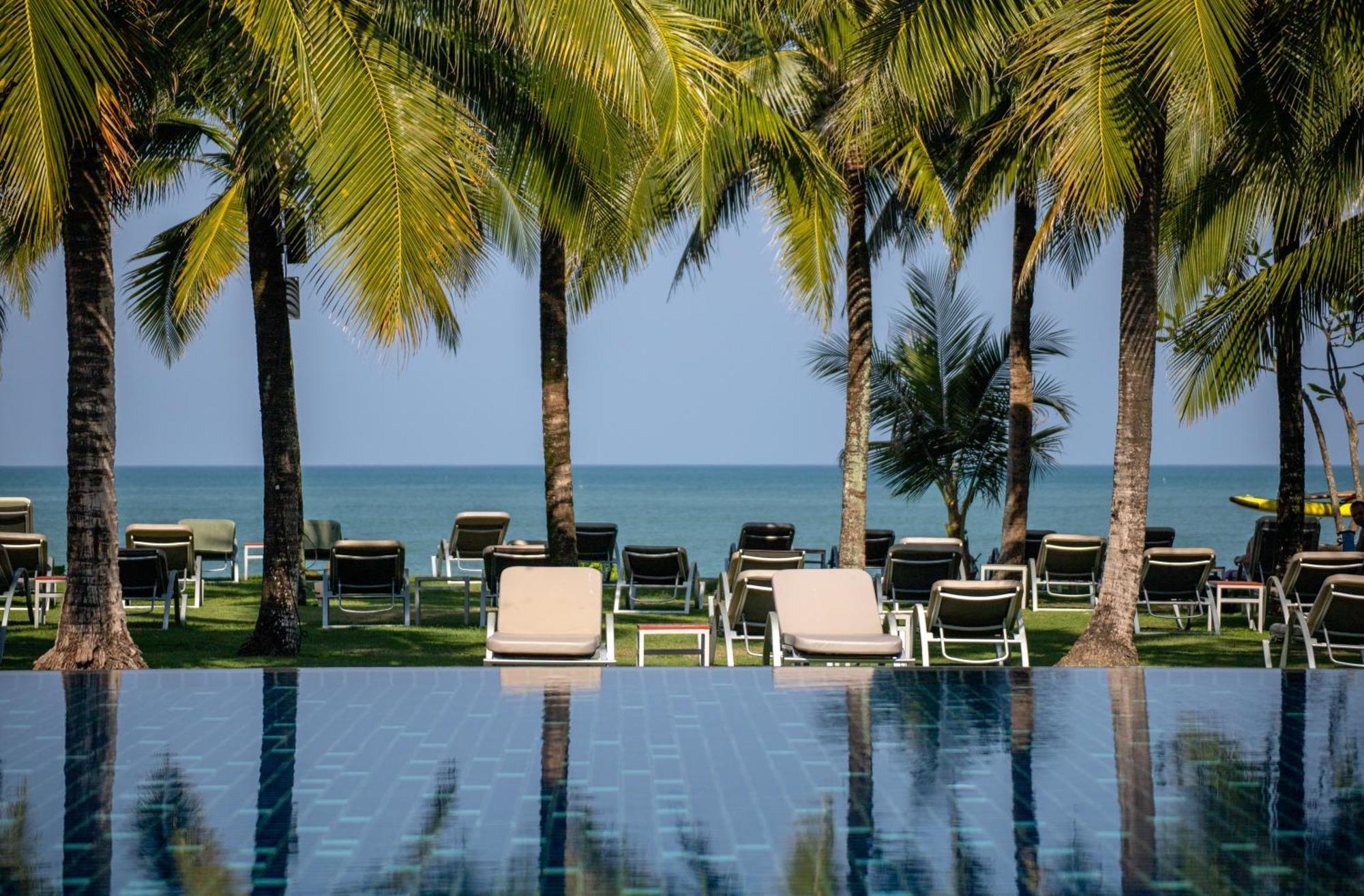 The Sands Khao Lak By Katathani - Sha Extra Plus Bagian luar foto The beach at the resort
